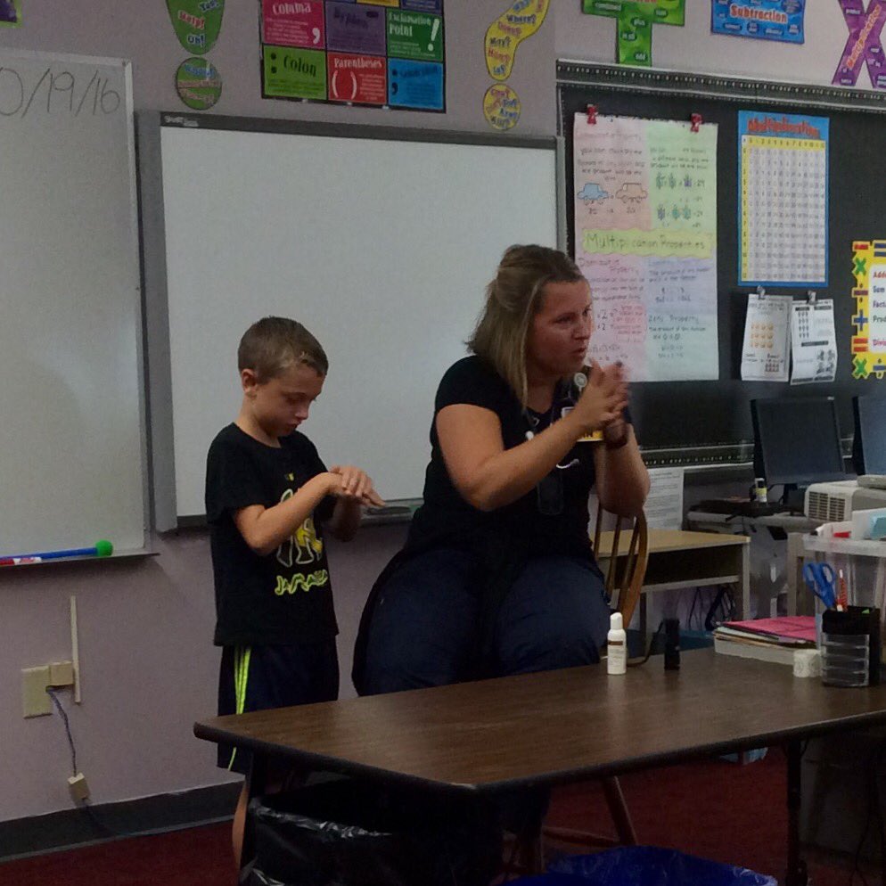 SS_Gr3's tweet photo. Career Day 2016 Thank you for the lesson on hygiene! #CollegeandCareerReady #L'DerryPOP https://t.co/GfOeGahMcR