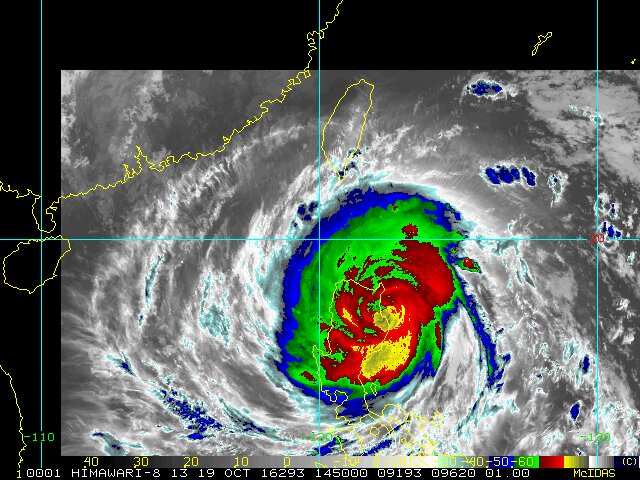 gma_weather's tweet photo. As of 11pm, nag-landfall na ang #LawinPH sa Baguio Pt., Penablanca, Cagayan (17.6N, 122.2E) - @dost_pagasa https://t.co/kMMJERCiHD