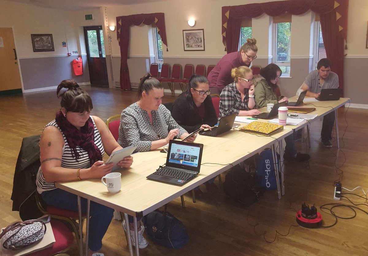 ebbwfachcf1's tweet photo. @DC_Wales Great to have Gemma from @GetBGOnline with us this morning showing the Retail VARTE volunteers how to stay safe online. https://t.co/JmkY4BWyZZ