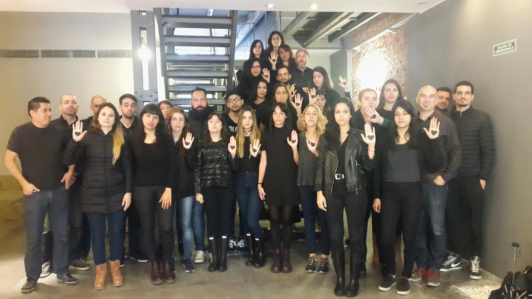 Nextperience's tweet photo. El negro combina con todo menos con violencia #NiUnaMenos https://t.co/UMg9YXgkbX