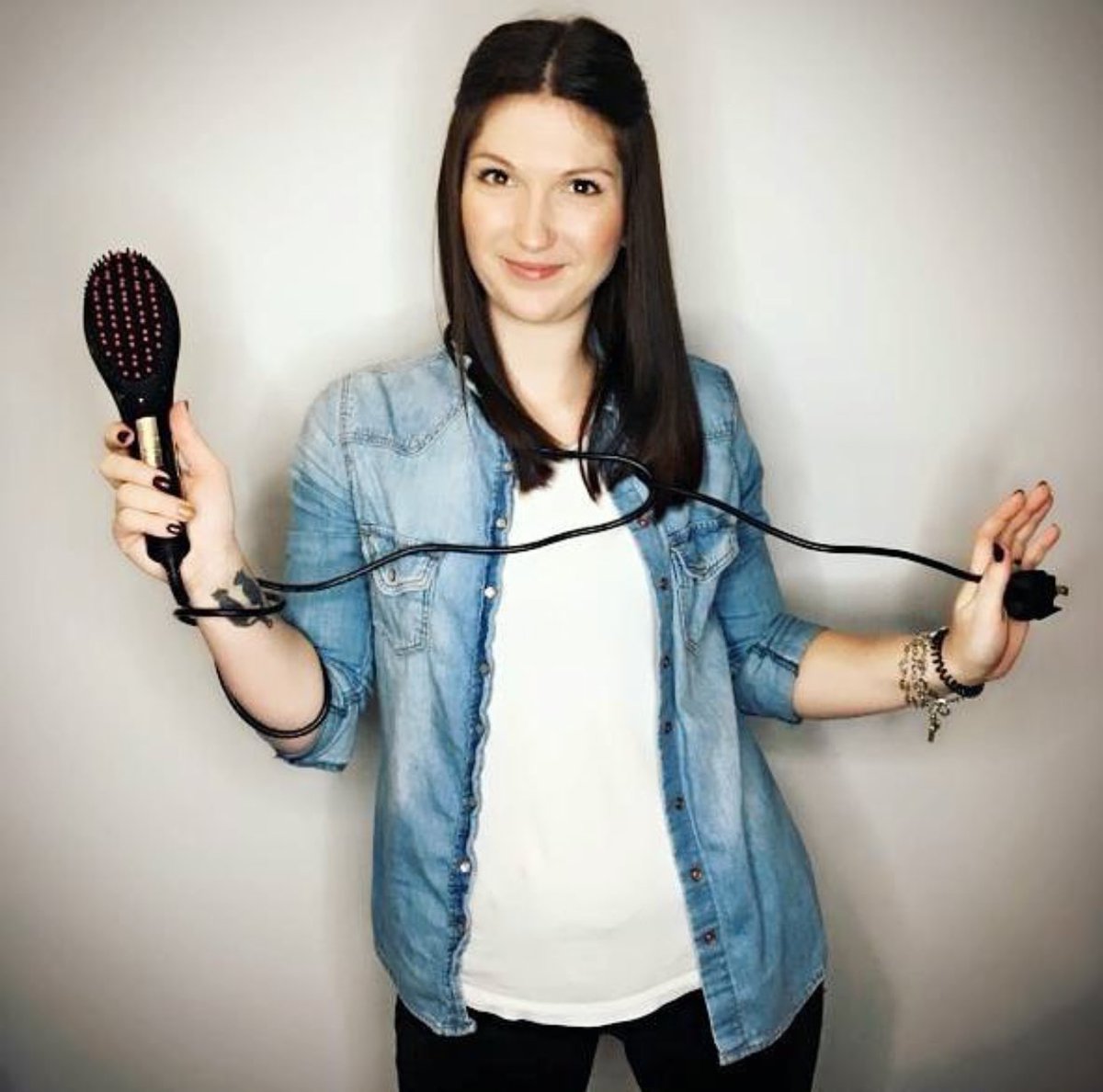 thedyelot's tweet image. There&apos;s a new straightening tool in town! #heattools #straightener #thedyelot