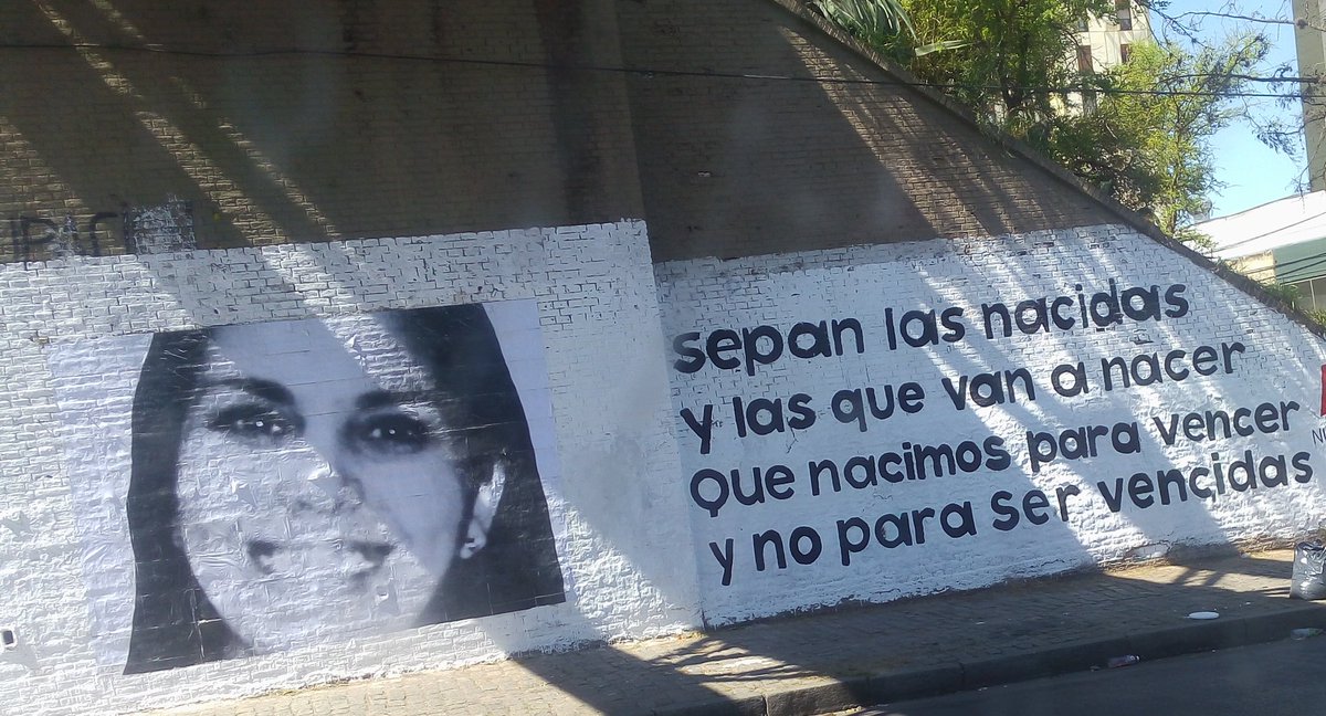 #NiUnaMenos #MiercolesNegro 
Dicen las paredes..