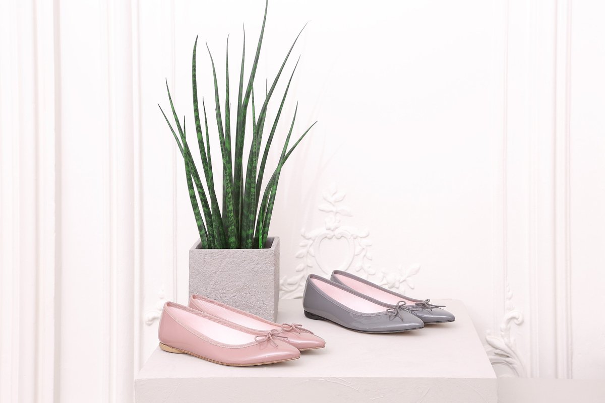 Féminine jusqu'au bout des pieds. Les ballerines "Brigitte" se déclinent dans des coloris pastel cet hiver. bit.ly/1vuaZFc
#Repetto