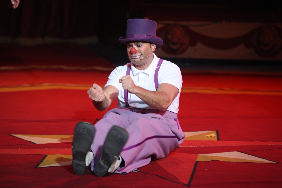 Fact: Mooky the clown has won two silver medals at the Paris Circus Festival. Impressive stuff! 🎪 #Circus25