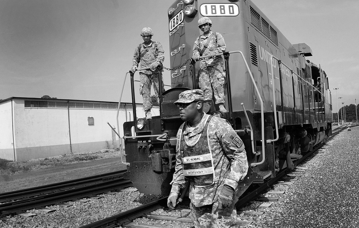 GoArmy's tweet photo. Today's @USArmyReserve career of the day is 88U Railway Operations Crewmember https://t.co/BxkPml1YTZ #PartTimeAllSoldier https://t.co/biKX1KOWwQ