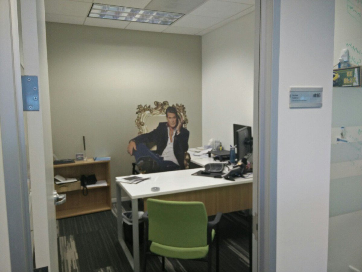 RandieWright's tweet image. Everytime someone doesn&apos;t log out of their computer someone changes their background to @DavidHasselhoff . #Dataprise