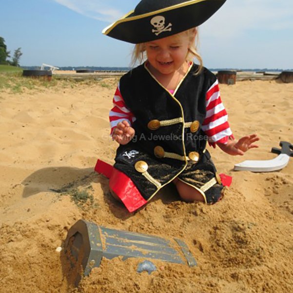 MelissaAndDoug's tweet photo. A #Pirate Pretend Play Adventure, from guest blogger Crystal @GrowJewelRose https://t.co/mZ38m7Wjgg #CountlessWaysToPlay #Pretend #Costumes https://t.co/YVXA1KzYZu