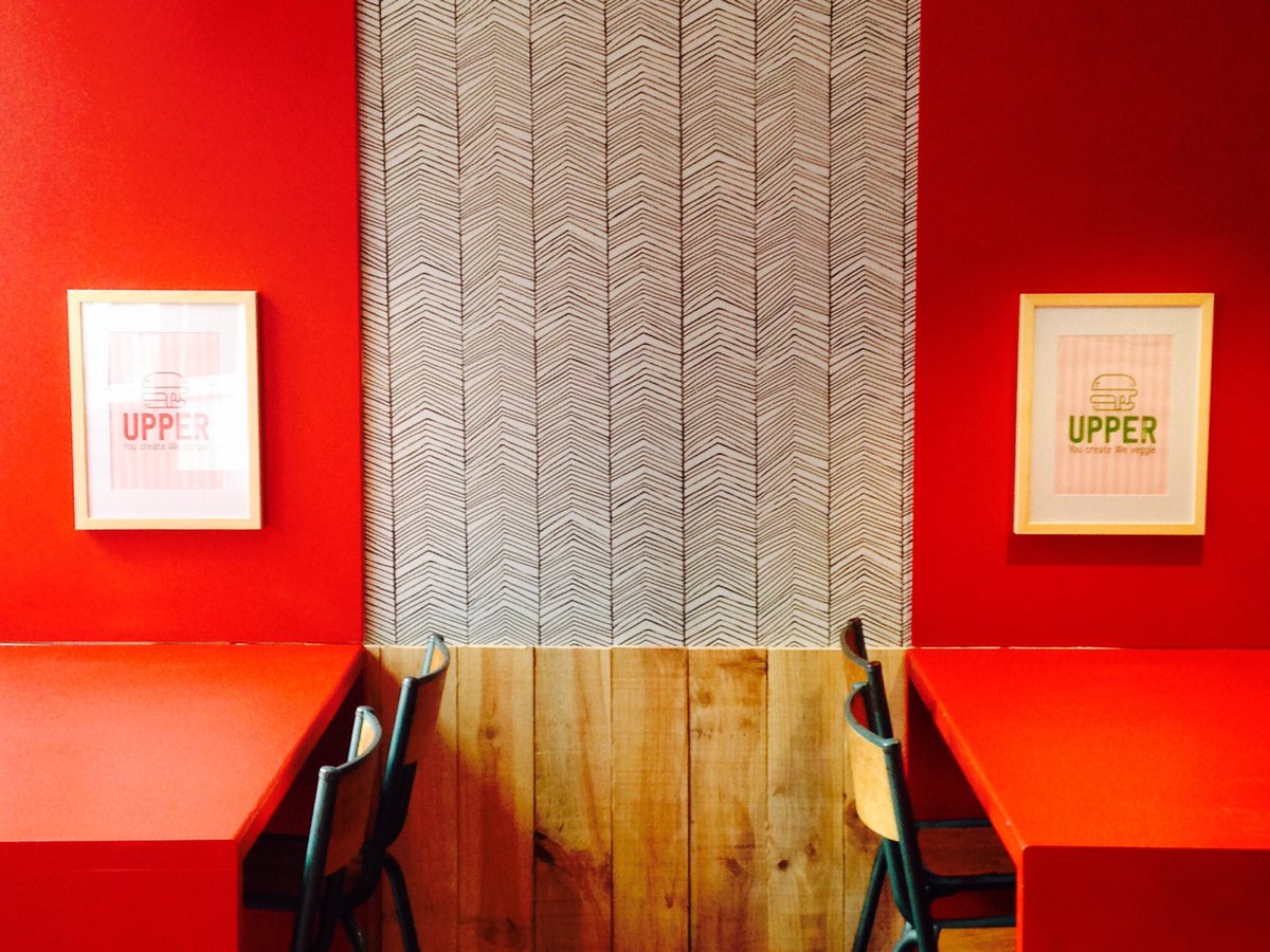 UPPER Bordeaux. First floor. Habillage Collection Hiver 2016. #Bordeaux #burger #bisous