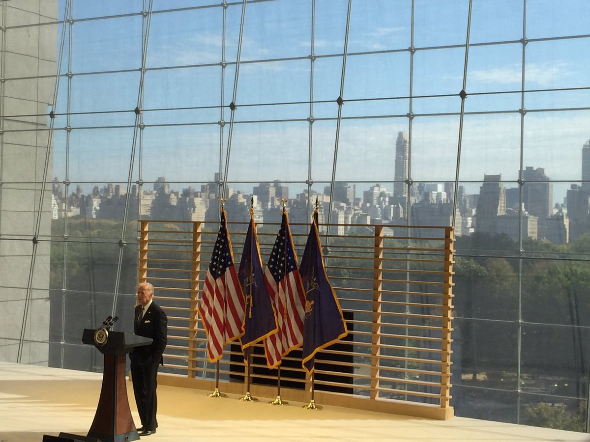 anandmahindra's tweet photo. Have to hand it to Bill McDermott &amp; SAP. Created a spectacular Manhattan backdrop for VP Joe Biden's speech at their annual CEO conference https://t.co/LZ2zVP56xF