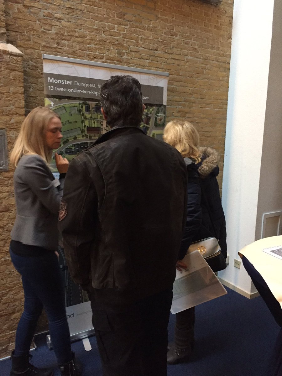 degeusjohn's tweet photo. Geïnteresseerd publiek tijdens de start verkoop 13 patiowoningen #Duingeest #Monster. Project van @bpd_nl_zw en #Waal. #leefiD https://t.co/of8Gs9FVzt