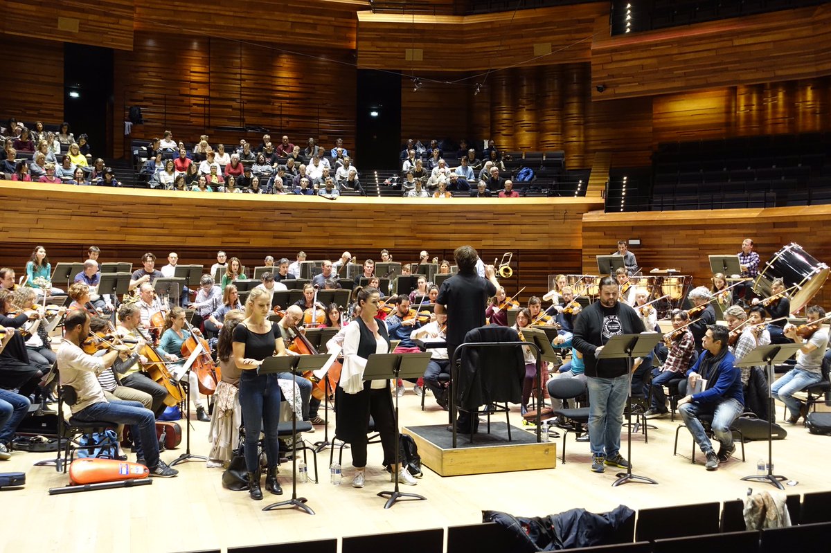 nationaldefce's tweet photo. Répétition du #Requiem de #Verdi avec J #Rhorer, V #Santoni, A #Kolosova, JF #Borras, I d'Arcangelo et le Chœur de @radiofrance https://t.co/H4CjM2NmBA