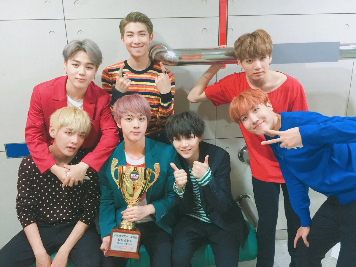 BTS_1227's tweet photo. 日中は高校に行きテストを受けて
夜は音楽番組で1位をとるなんて高校生
今までいましたか？真顔 https://t.co/ODJUu2CHka