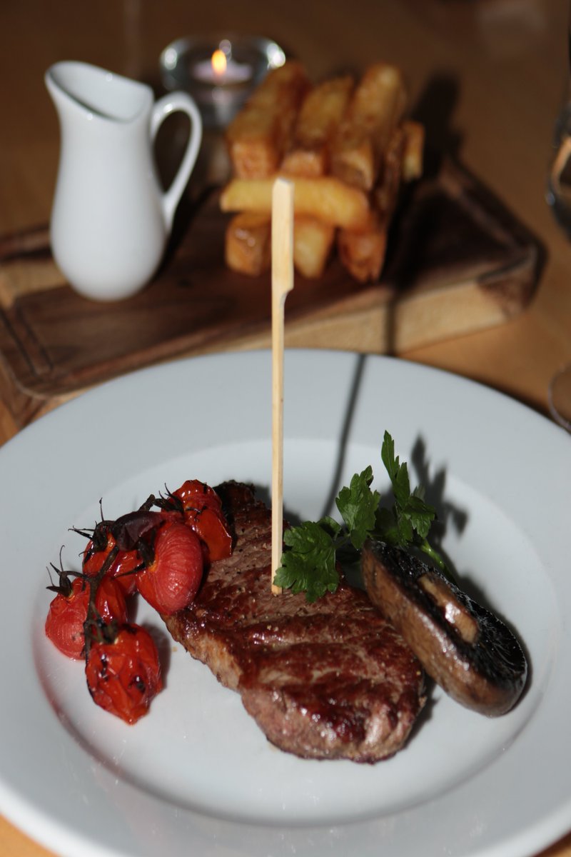 Just seen the new steaks in for tonight's Steak Night! £30 for 2 steaks and a bottle of wine #WednesdaysAreForSteaks #nomnomnom