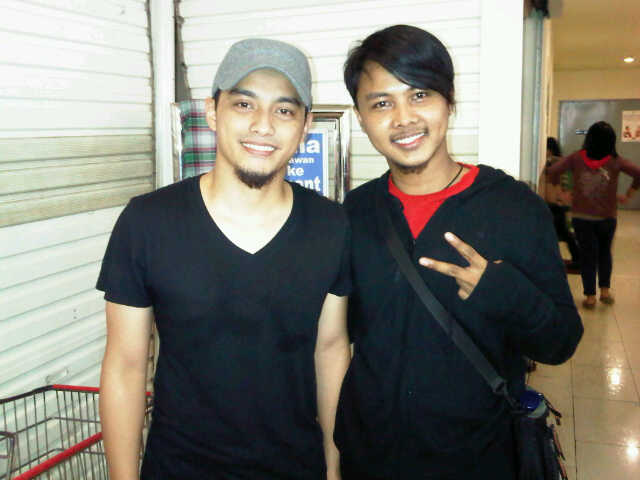 Alayoubi6's tweet photo. Ini ke2 x saat Noah manggung di Mall Blok M, Ketika itu MyBro mau shalat Ashar.. #BakatKuSono cc : @ihsannurrachman https://t.co/tUevw8o97G