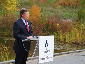 BeachEastYork's tweet photo. Devt of massive #LowerDon 'super park' has begun https://t.co/dWZoCOidnw #Ward29 @EGbrickworks @JohnTory @gcape @TRCAparks @mfragedakis https://t.co/DWEAKIugl7