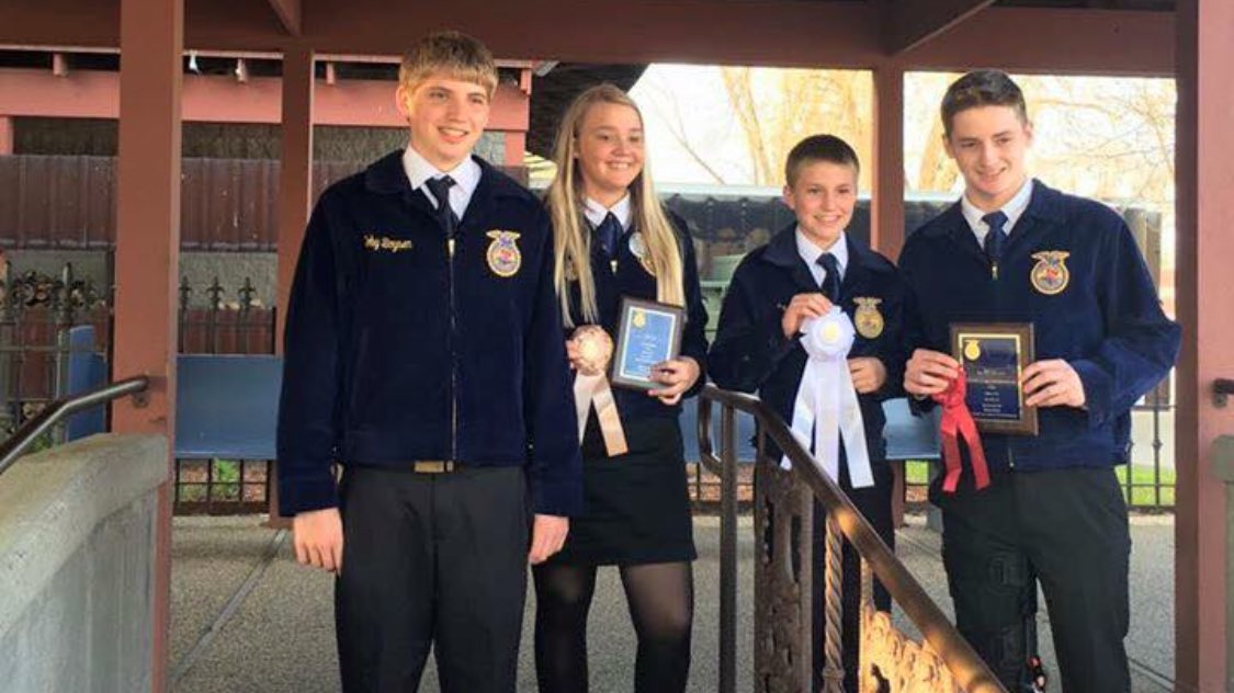 WapelloFFA's tweet photo. Wapello FFA Ag Sales Team #FFA https://t.co/PbwB86P0uc