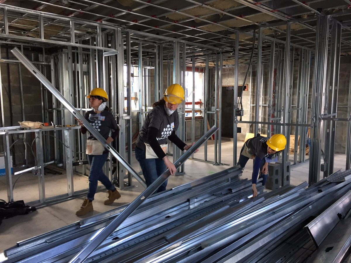 KineticOOH's tweet photo. Enjoying our @HabitatNYC build on Dean Street in #Brooklyn! Our teams are really rallying for these @Habitat_org families #kineticfuture https://t.co/rdeTdVRTkP