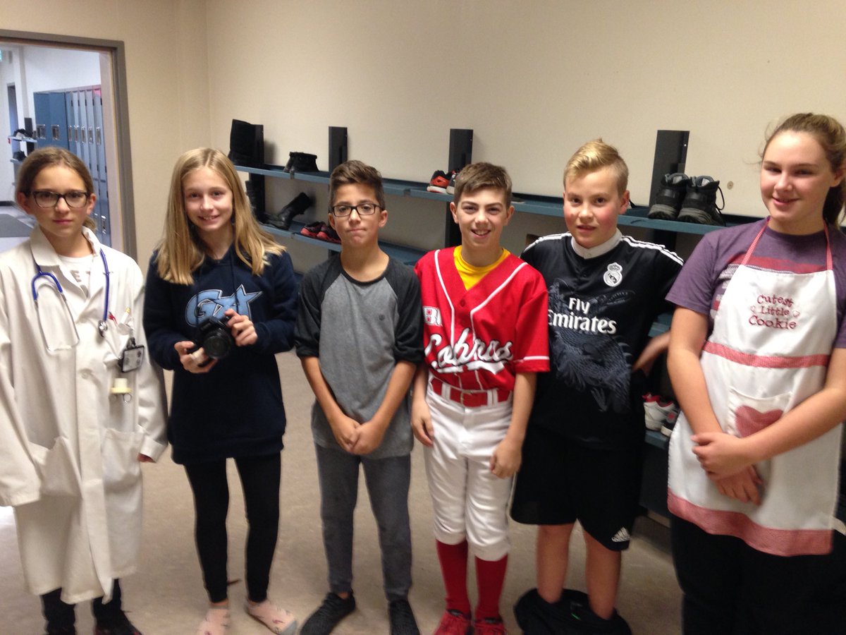 BansleysClass's tweet photo. #futureselfies 78B dressing like professionals https://t.co/KKkeHagr3H