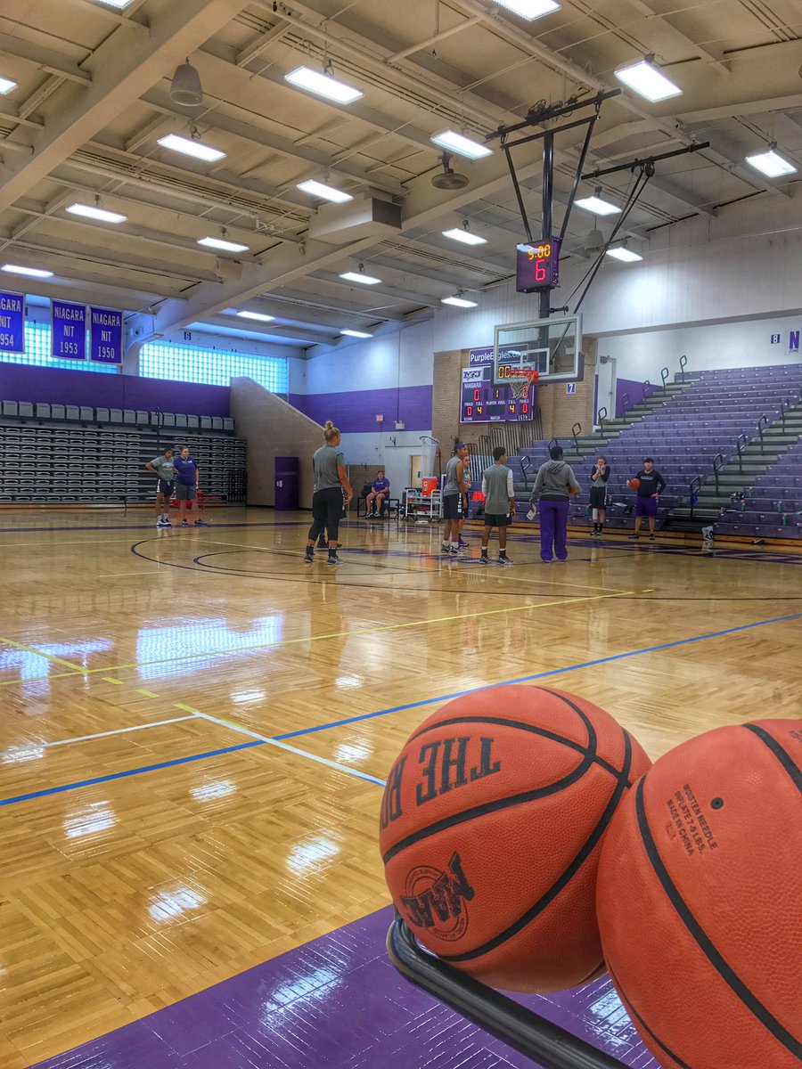 NiagaraWBB's tweet photo. "In any team sport, the best teams have consistency and chemistry."
-Roger Staubach
#MISSION
#ConsistencyWednesday https://t.co/1QkFjzLisR