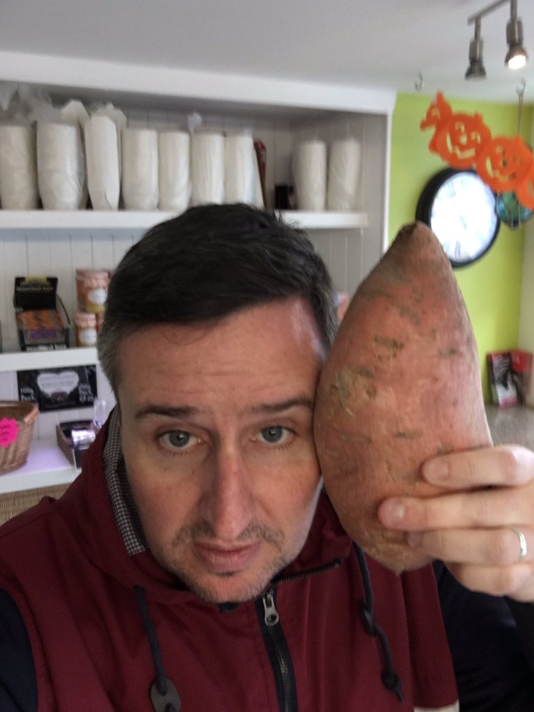 Tianavaig_'s tweet image. Sweet potato the size of my head! Don't mind if I do!! #sweetpotato #smallhead