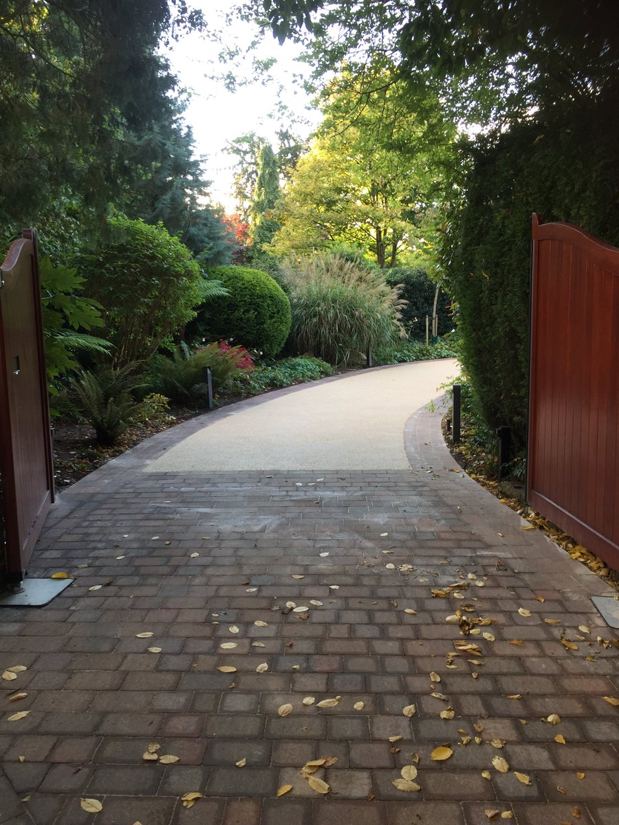AinsleyAsphalt's tweet photo. Check out @Checkatrade @TrustATrader for amazing reviews on this #resin & #blockpaved driveway #Nottingham @adbruf @MarshallsGroup https://t.co/JnOjSEO9vJ