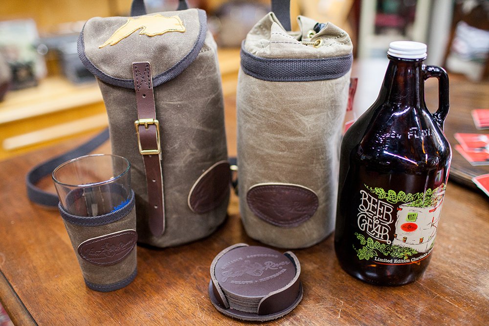 FrostRiver1910's tweet photo. Packs made to last, made for the outdoors, some made for #craftbeer! All built here in #ReliableDuluth. https://t.co/M9lZmRpDKq @growlermag https://t.co/jx9zPgh8pf