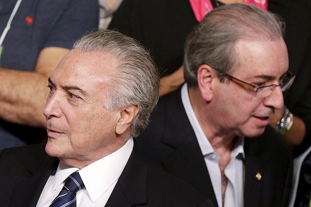 folha's tweet photo. Planalto e aliados avaliam que prisão aumenta risco de delação de Cunha https://t.co/Adz8IrBP1h https://t.co/1AvliQe7zw