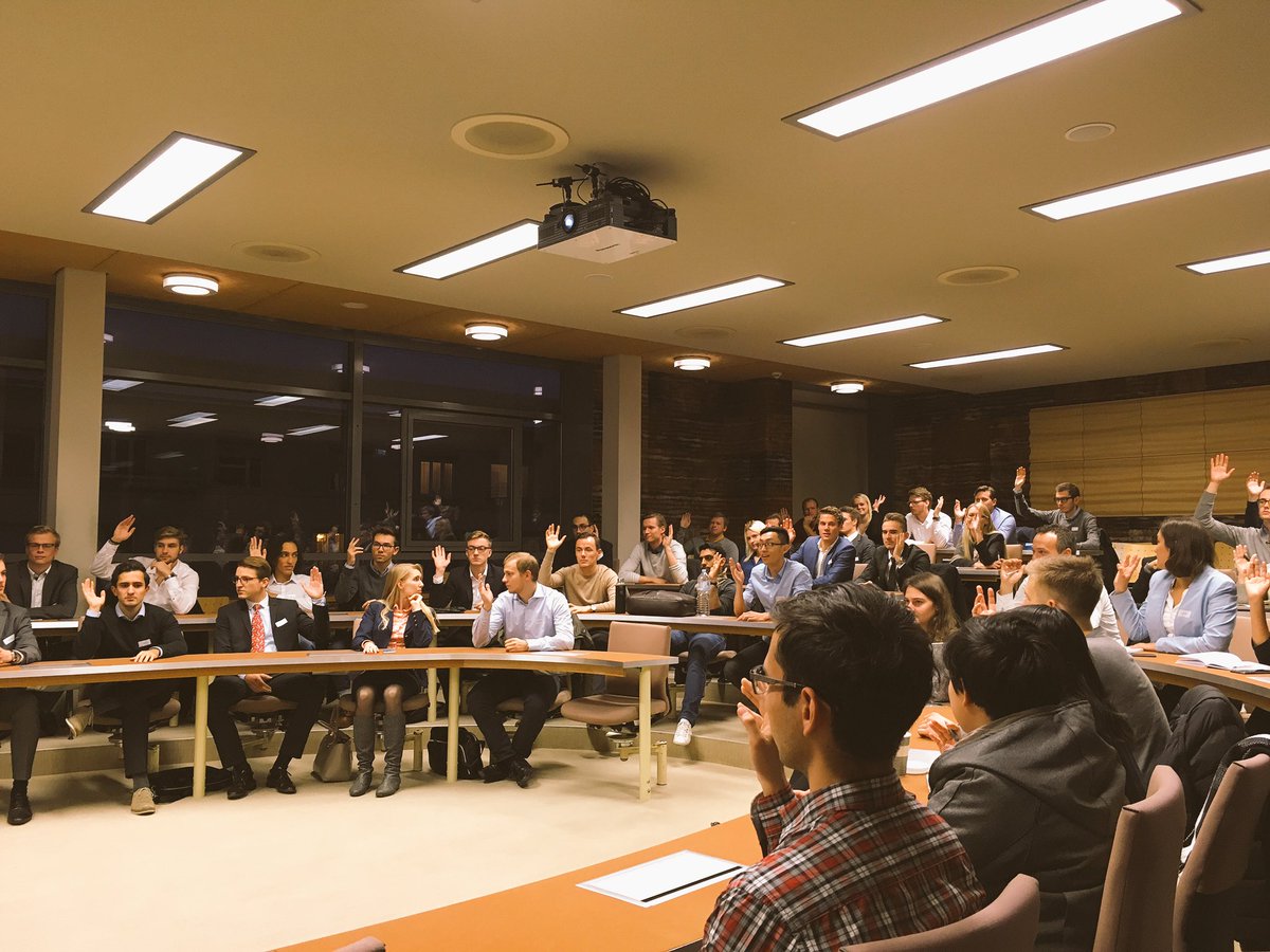 hannahschmitzFS's tweet photo. Kick Off for #FSAlumni Insights tonight @FrankfurtSchool! Thanks to all of you for showing up to meet Ronny &amp; Simon from Société Generale https://t.co/lVo3IyPghy
