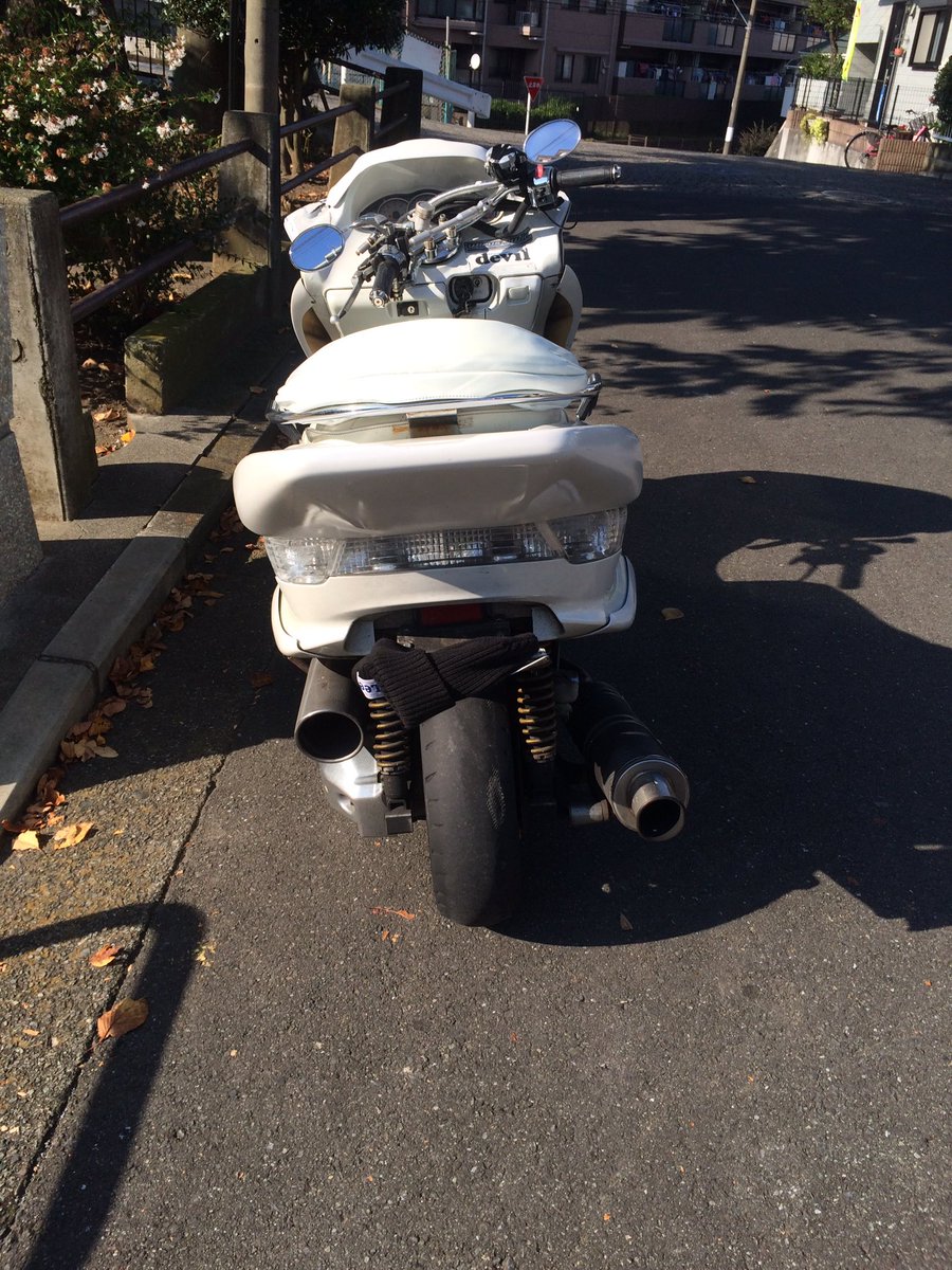 RsjhWb's tweet photo. 白マジェスティ売ります！
不具合、詳細DMでお願いします！

#バイク
#マジェスティ
#250cc
#白マジェスティ
#激安
#ビッグスクーター https://t.co/VJauOWzGDb