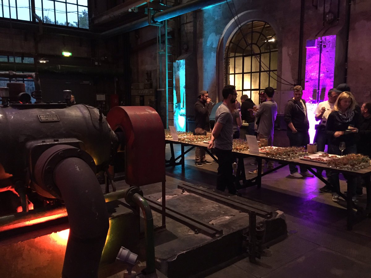 Anstrengungslos's tweet image. Das kann nur das Ruhrgebiet: Altes Stahlwerk trifft neue digitale Community. Großartiges Venue für @WestVisions. #ux #digital #ruhrgebiet