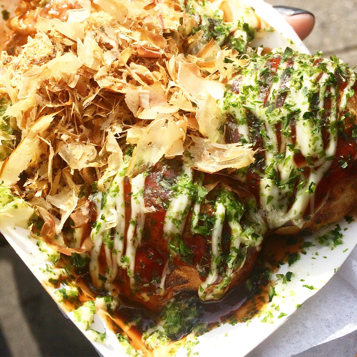 JapanKotoba's tweet photo. Here's the finished たこ焼き (takoyaki) = octopus dumplings! 🐙 #Japan #japanese #japanesefood #foodporn #たこ焼き #和食 #日本料理 https://t.co/JFTwlvzKOG https://t.co/4J37SnF51L