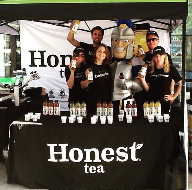 WorcesterState's tweet photo. Try out some free samples of @HonestTea at the Student Center patio! Chandler did! #woogreen https://t.co/5kXTyh94v0
