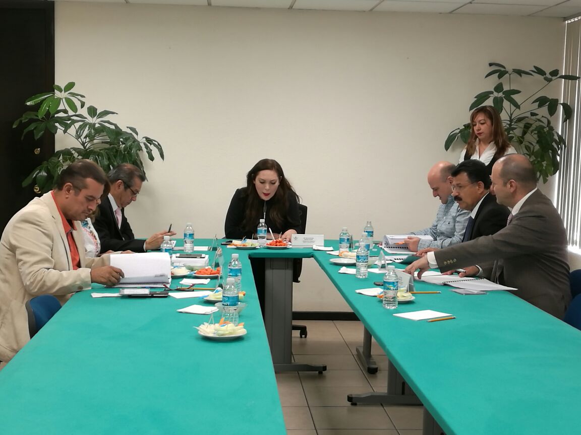 JuanCorralMier's tweet photo. Revisando resultados del Foro "Conciliación de la Vida laboral y Familiar" Reunión  Mesa Directiva #CTyPS @diputadospan https://t.co/7c6Zn6fdp9