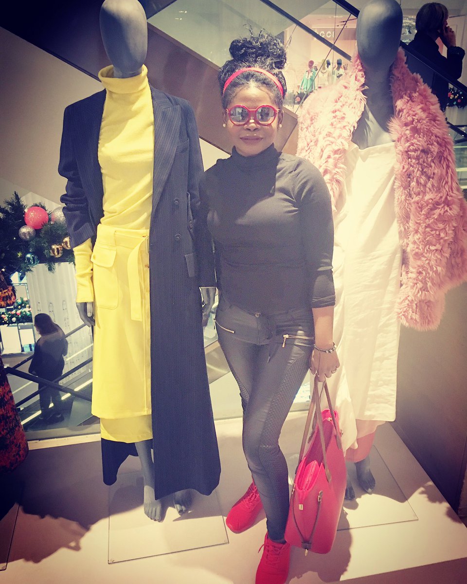 mamamuva's tweet image. In #selfridges the otherday #shoppingforaclient #mutitasking #fashion #style #personalshopper #personalshopping #modeling #model #selfietime
