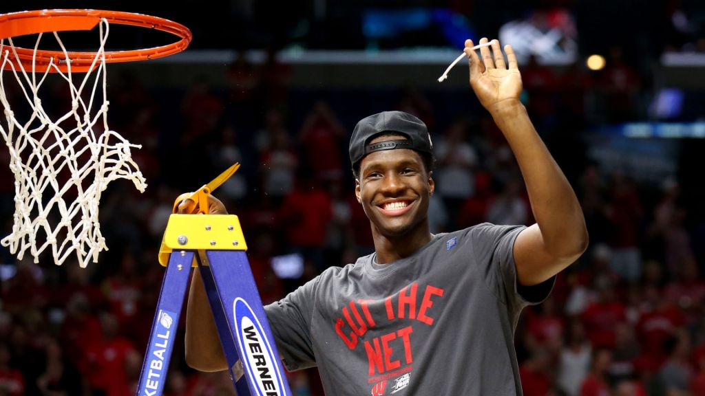 duncan1_k's tweet photo. Nigel Hayes turned the college sports world on its head this week, and showed an… https://t.co/graLOls2lc https://t.co/rLwL4LoXRq