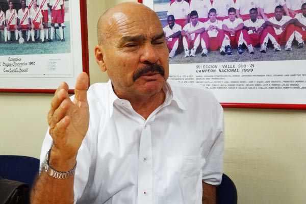 ElPetisoArango's tweet image. " América, Quindio y Popayan son sociedades anónimas, nadie dice nada de Junior y Barranquilla" Hernando Angel co.ivoox.com/es/entrevista-…