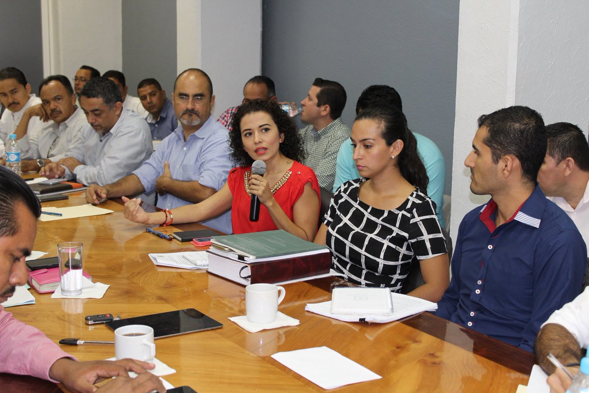 congresocolima's tweet photo. Reunión de trabajo de los diputados del @congresocolima con el titular de @SEIDURColima @JJSR04 #TrabajoLegislativo https://t.co/eOmbVizoqm