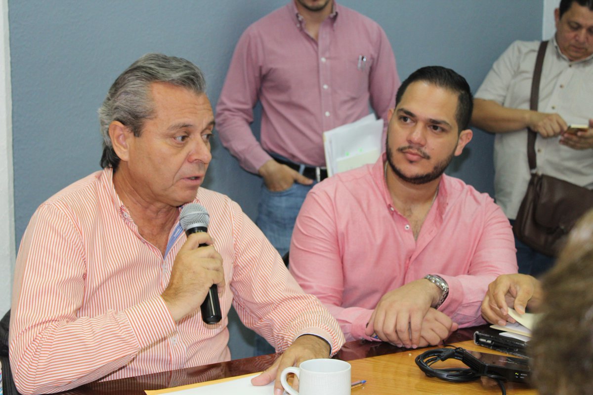 congresocolima's tweet photo. Reunión de trabajo de los diputados del @congresocolima con el titular de @SEIDURColima @JJSR04 #TrabajoLegislativo https://t.co/eOmbVizoqm