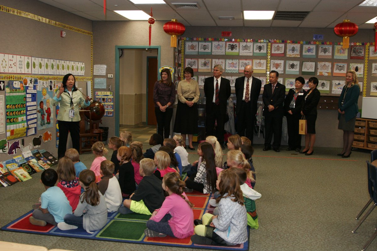 DraperDragons's tweet photo. We had a special guest to our school today: https://t.co/qUIJq06zX4 https://t.co/qlXrJf1NZC