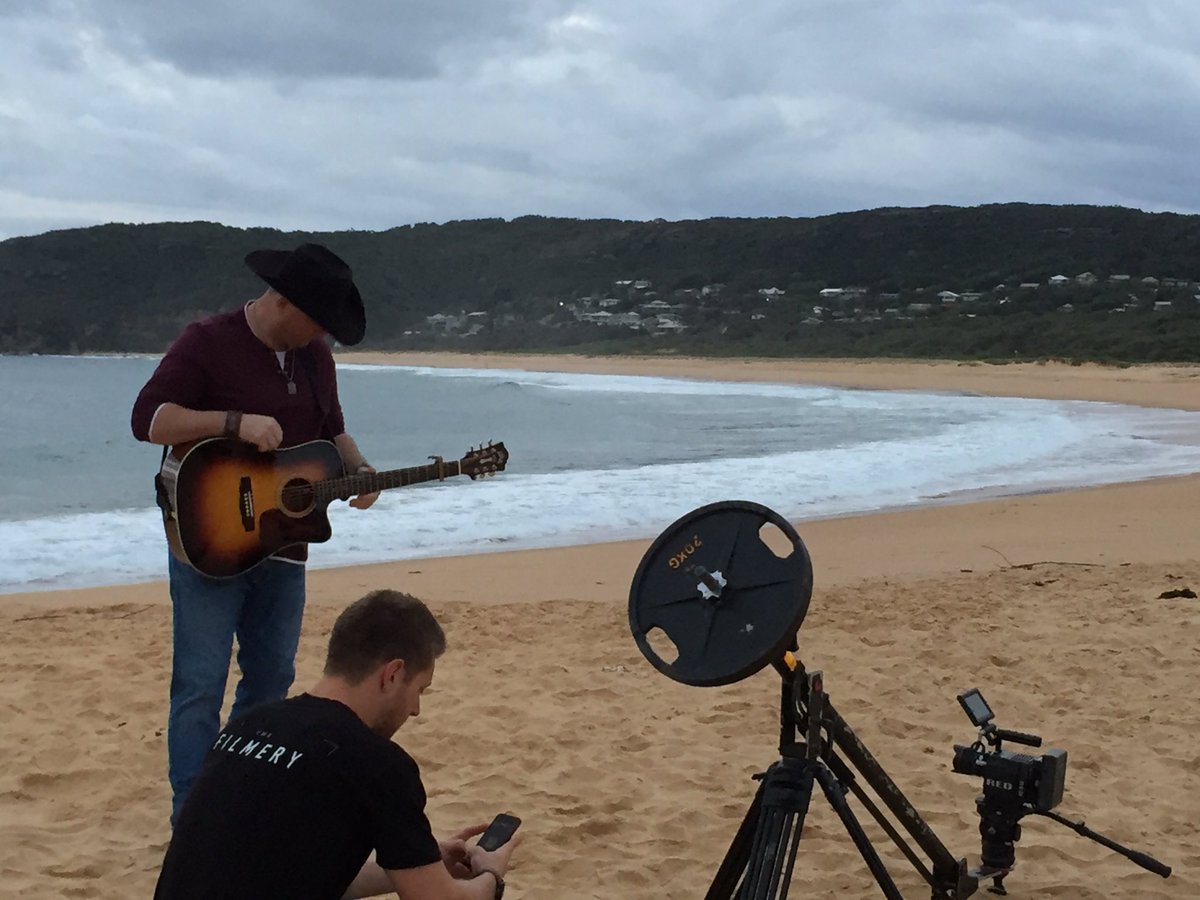 gordbamford's tweet photo. 6 am video shoot in #Australia #FallinLoveifYouWantTo https://t.co/5DQJsLTW2D