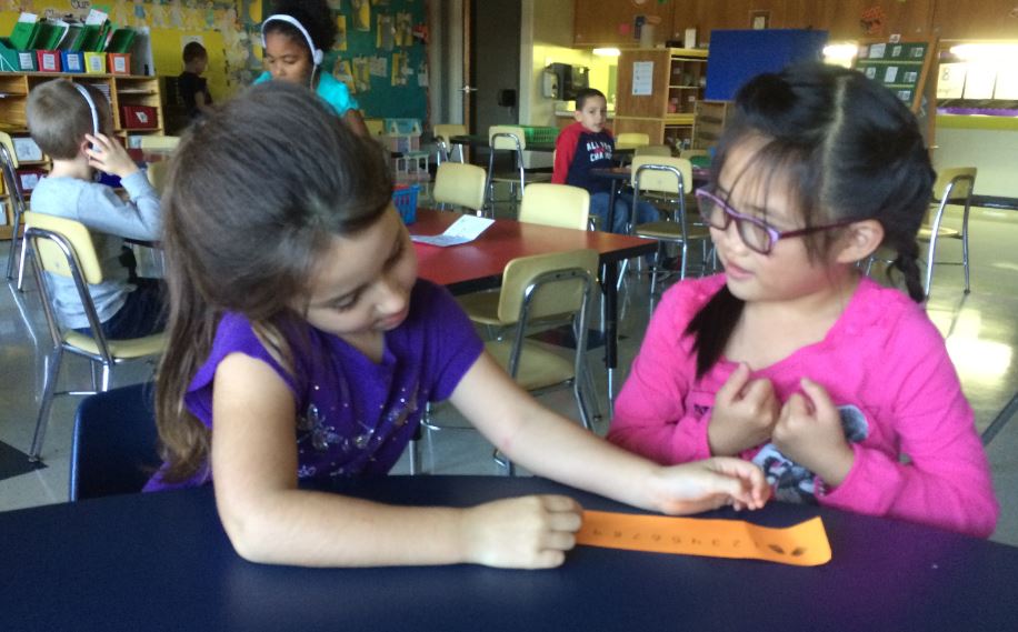 BCSDGinther's tweet image. Mrs. Bruce&apos;s students are building number sense using candy corn.  #KMath @BCSDGinther