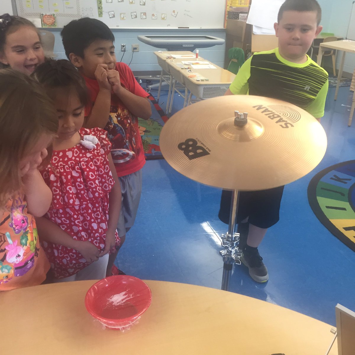 noradgreen's tweet photo. Mrs. Green's class learning how sound waves travel and make things move! #nextgensciencestandards @JToddings https://t.co/d8UMSFGet2