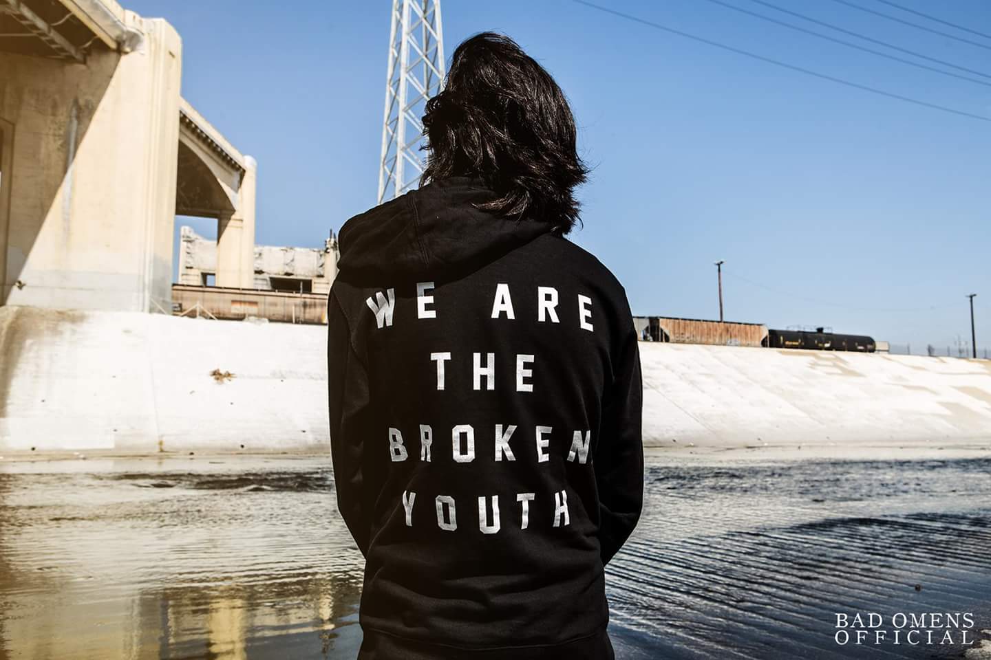 BAD OMENS on Twitter: staring to get cold.. yourself this 'Broken Youth' hoodie from our webstore and stay warm! Shop now at https://t.co/Ha5CodPamn https://t.co/MOolGLN8ov" / Twitter