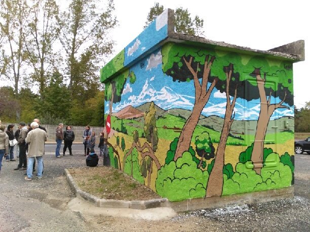 Estelle_Kfmn's tweet photo. Inauguration du poste HTA/BT #Ecole embelli par #Keymi et les enfants du centre de loisirs de la commune d'#Orleat
#AuCoeurDesTerritoires https://t.co/xLKQnxCkPu