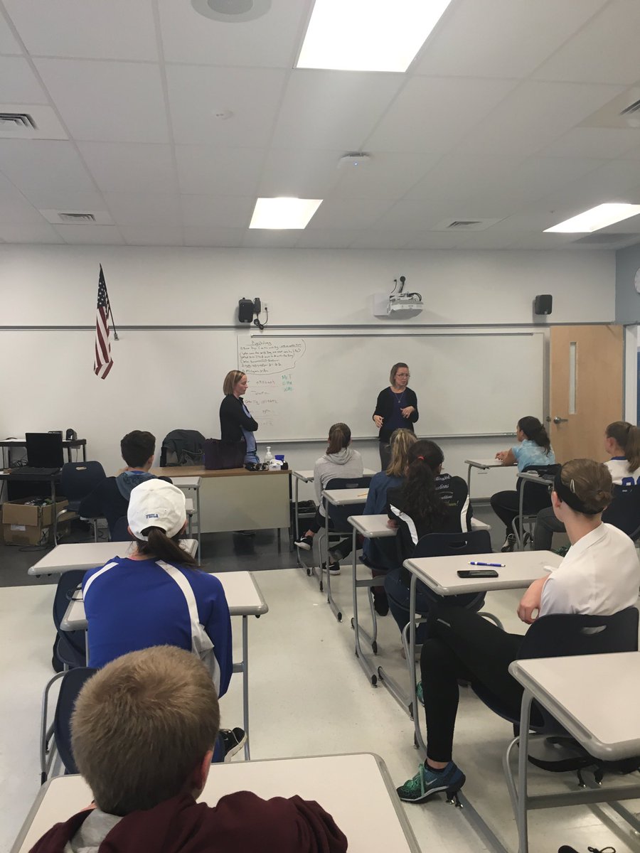 Spaulding_phs's tweet photo. 2 former PHS graduates giving back and talking to our kids about the healthcare field.
#careerday2016 https://t.co/6Jg4vkG6UJ