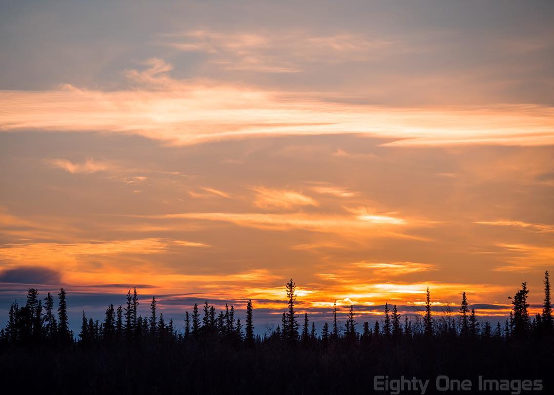 spectacularNWT's tweet photo. Sunsets in Inuvik 👌 Photo: eighty_one_images (IG) #SpectacularNWT #DestinationInuvik https://t.co/KzbpDUez9T