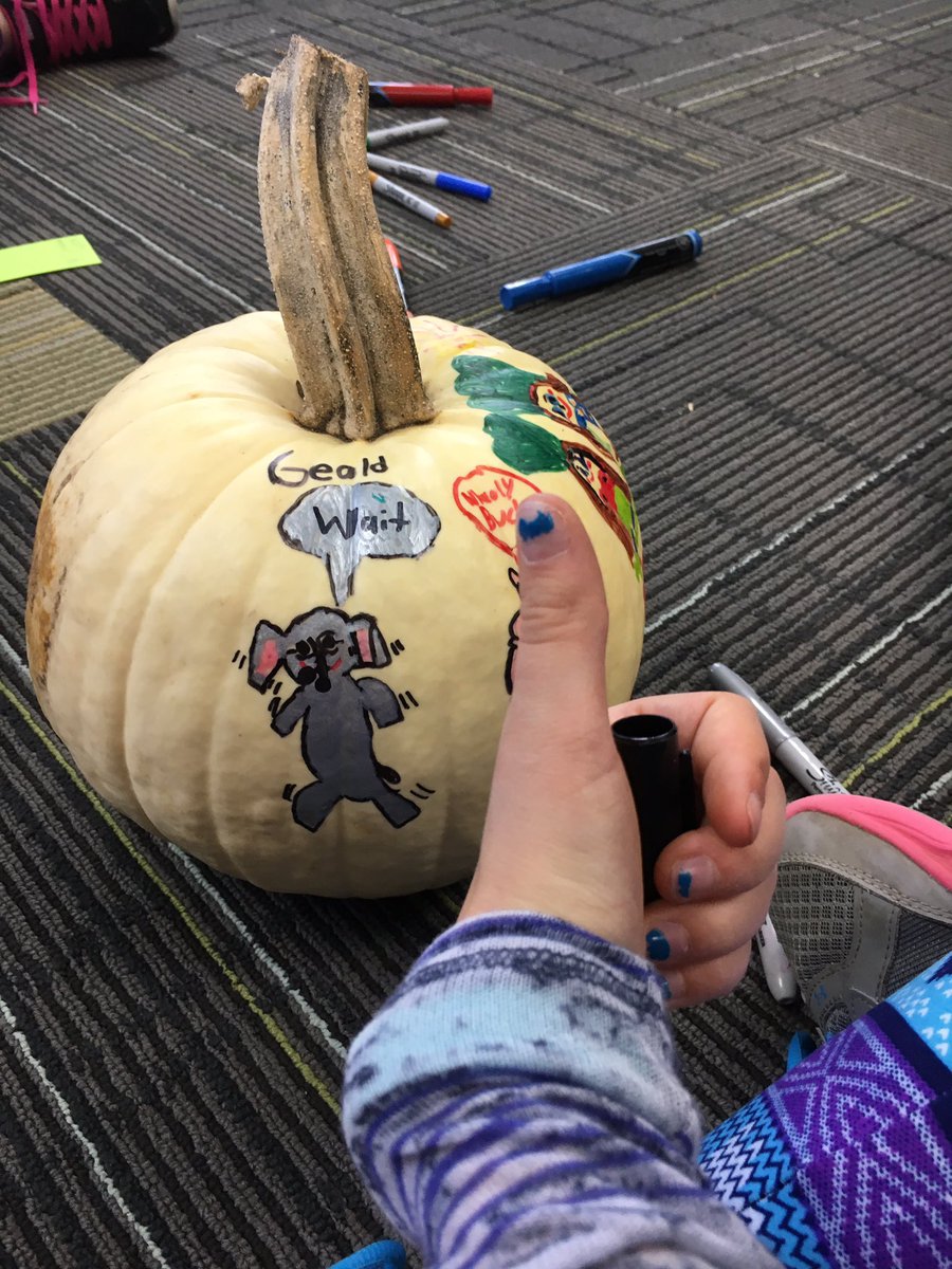 Highlands_ELEM's tweet photo. And growing... #Edinareads #LiteracyOLanterns https://t.co/NyXLqhwRFs