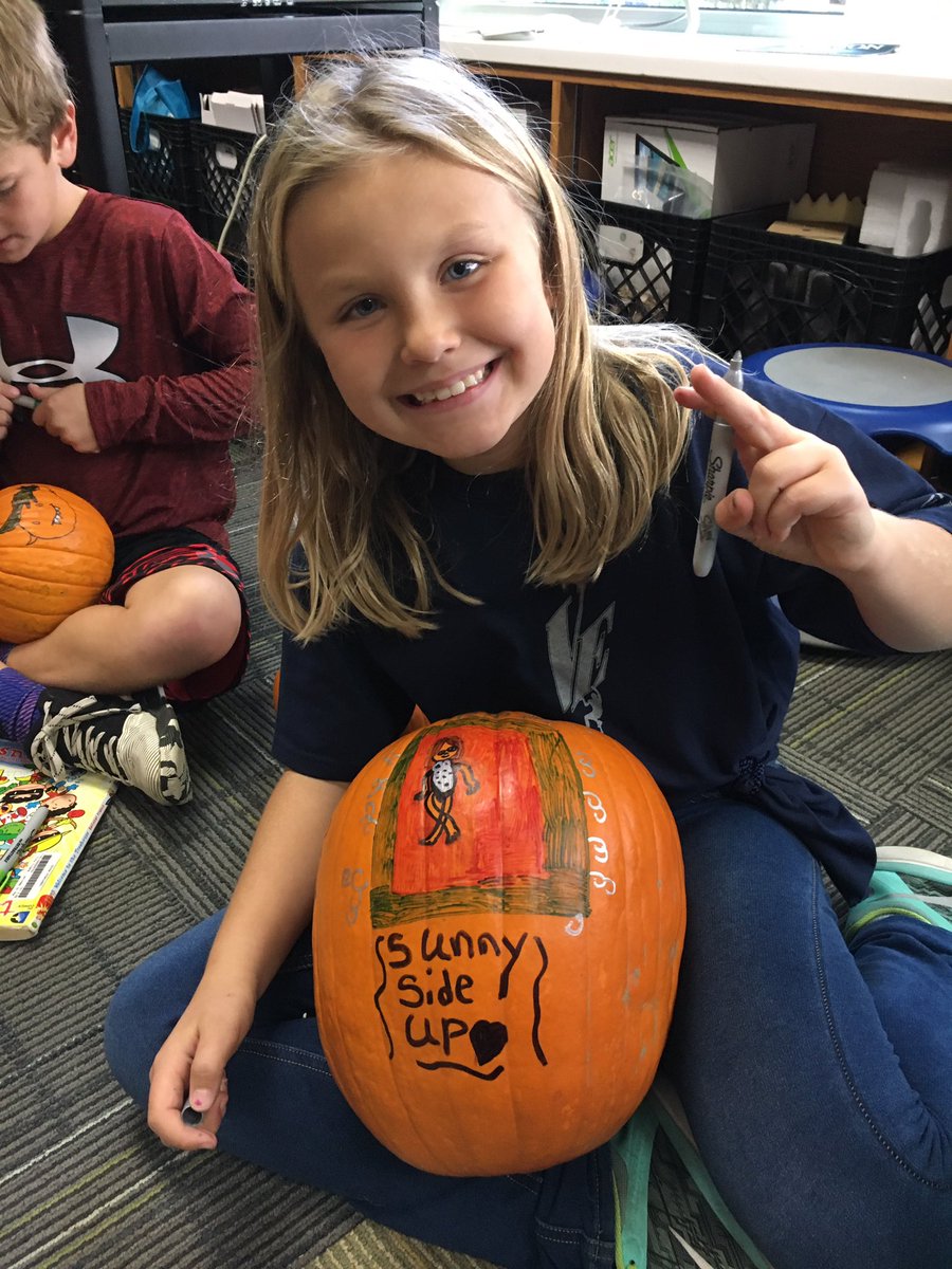 Highlands_ELEM's tweet photo. And growing... #Edinareads #LiteracyOLanterns https://t.co/NyXLqhwRFs