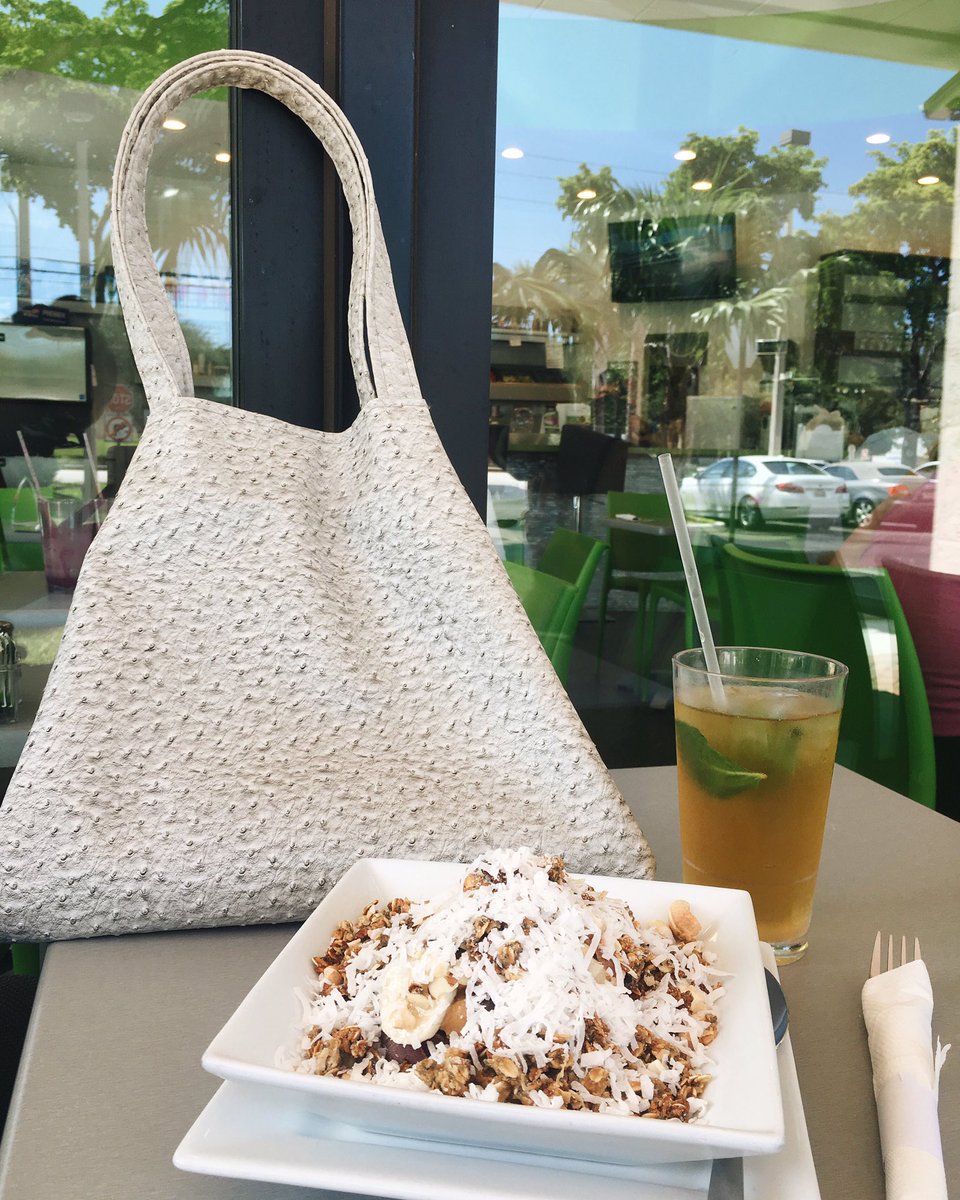 LeniPenn's tweet photo. Lunch details 🍍🍍🍍 Small Tote in Light Grey Ostrich 
#lenipenn #everythingtote #dogood #makeadifference #cleanliving #acaibowl #eeeeeats https://t.co/RJNLY4fBSa