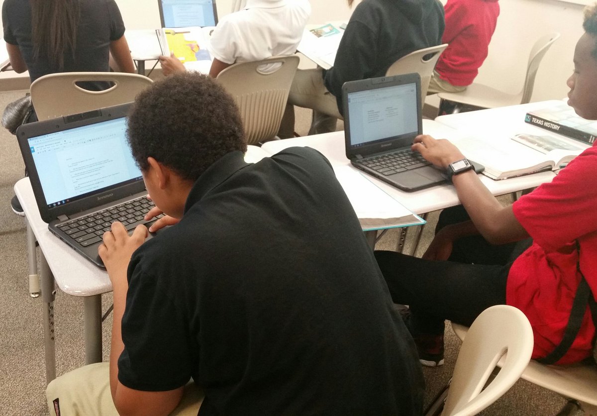 MelonyBooher's tweet photo. Need help integrating technology with Social Studies?  Visit Bessie Coleman! @ColemanMS_CHISD @Mr_Miller1911 @cedarhillisd @CHISDATeam https://t.co/HSCbPqAcQh